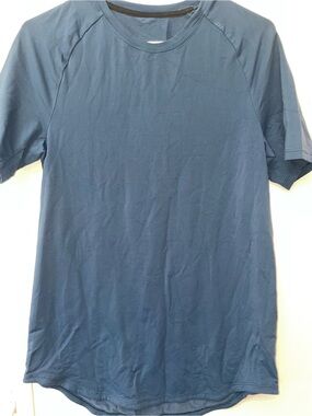 Lululemon Short Sleeve Athletic Top Women’s Size 8 Blue Running Workout Shirt